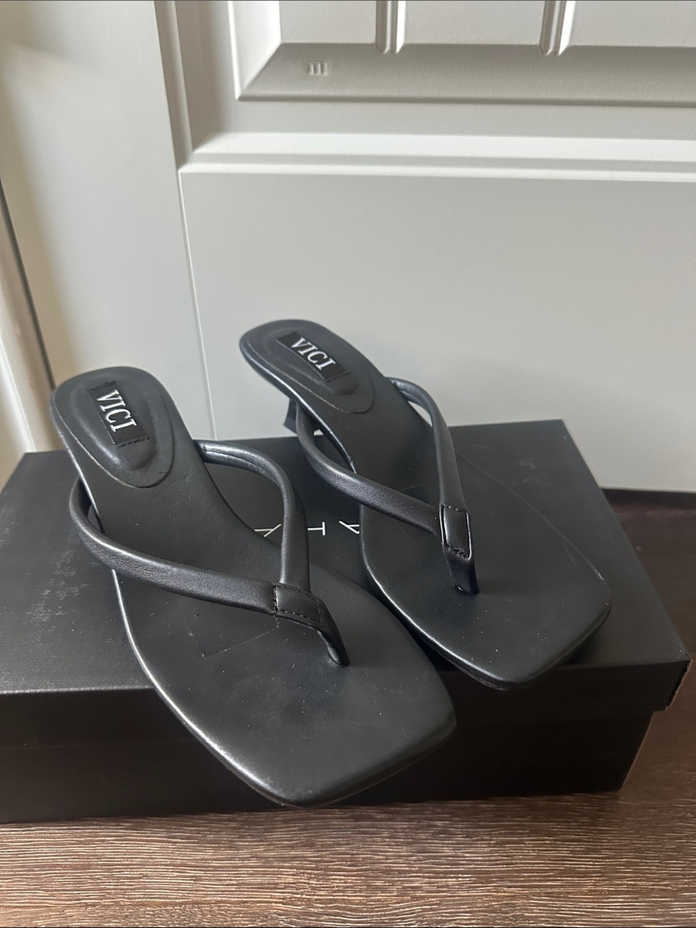 VICI Black Square-Toe Kitten Heels